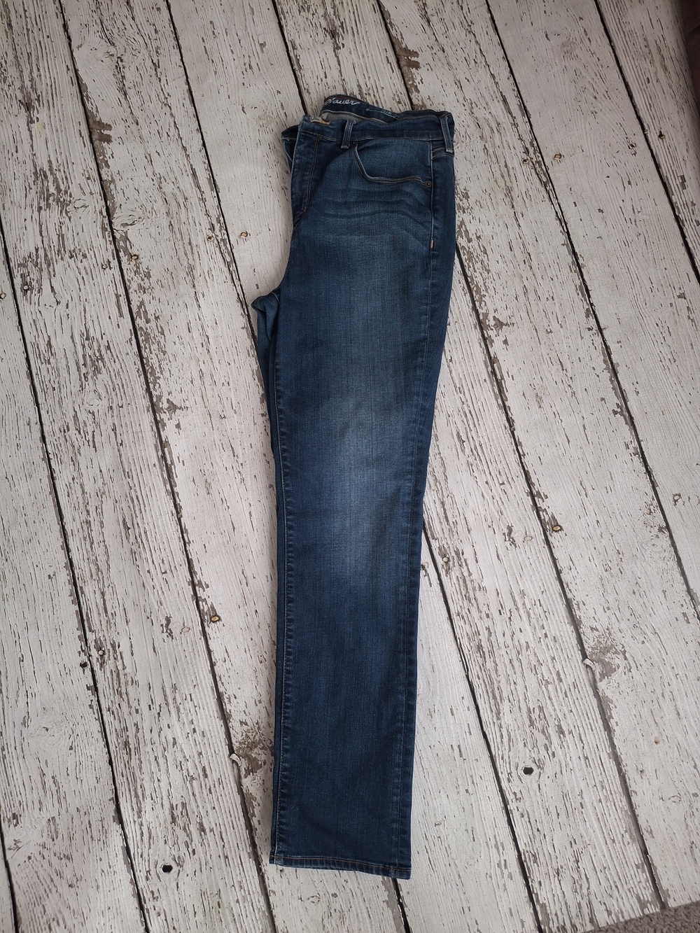 Eddie Bauer Slightly Curvy High Rise Slim Straight Women's Jeans in Dark Blue